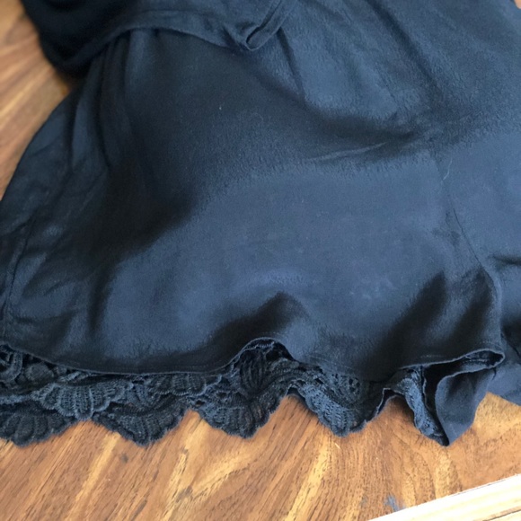 ๐น๐บ๐ฅ๐๐๐ธ๐บ๐น๐ฅ๐๐ฅ๐บ๐นBlack open front romper - Picture 5 of 7